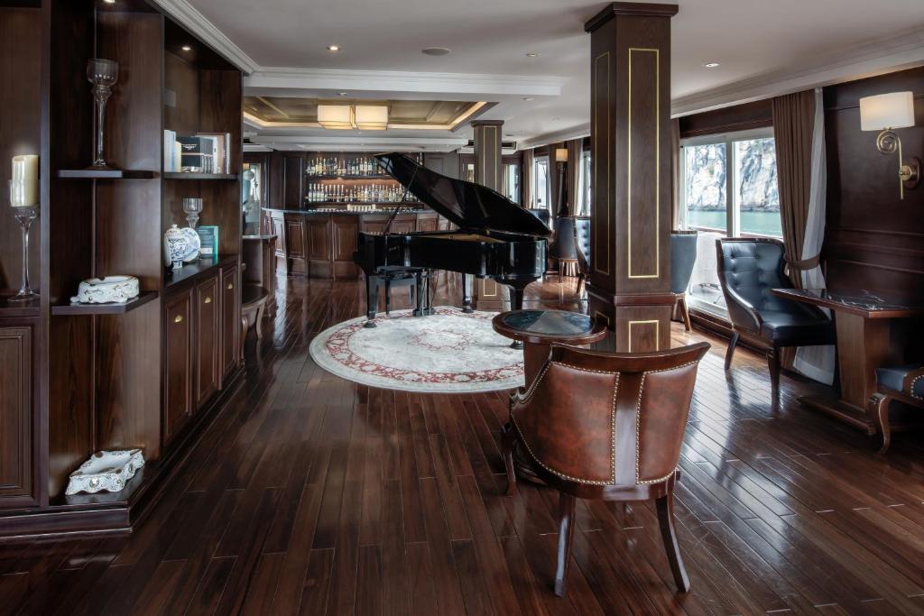 Paradise Elegance Cruise