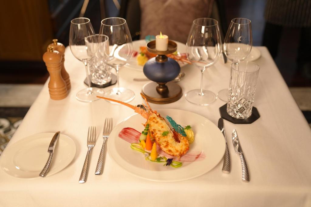 Paradise Elegance Cruise