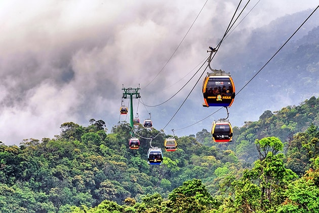Cable car ride to Fansipan Mountain rightway 