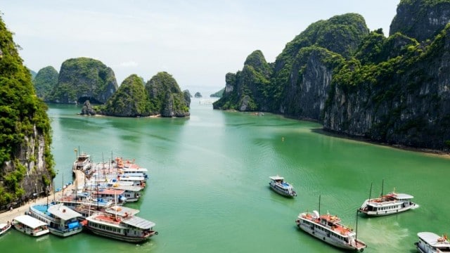 The difference among Halong bay, Bai Tu Long bay and Lan Ha bay?